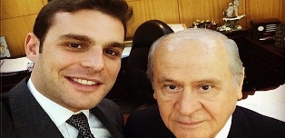 Bahçeli Mehmet Aslan'la selfie çektirdi