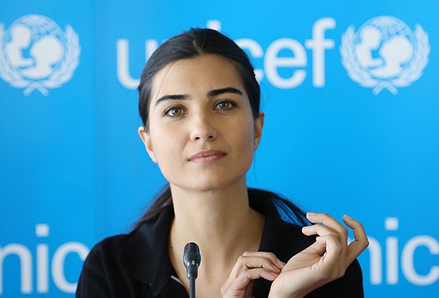Tuba Büyüküstün bakın nerede rol alacak