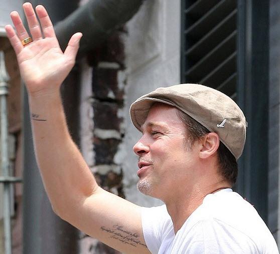 Brad Pitt'in kolunda Mevlana'nın sözü