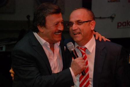 Kuntoğlu, Selami Şahin’le şarkı söylüyor