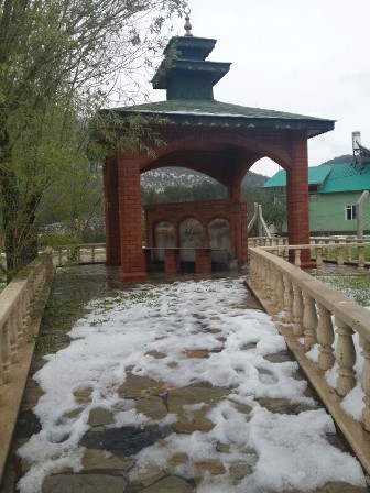 Tınaztepe'ye kar yağdı