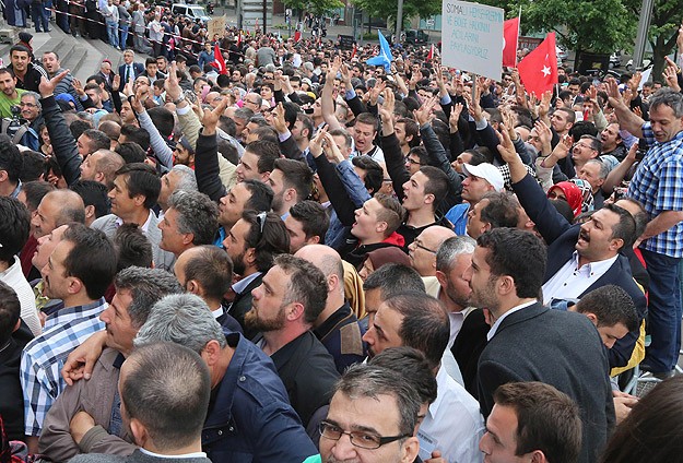 Başbakan Erdoğan güllerle karşılandı