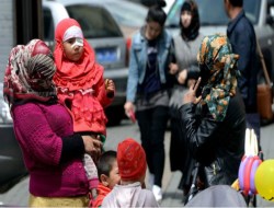 Doğu Türkistan'da 25 başörtülü öğrenci tutuklandı