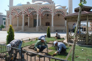 Ahmet Kolat Camii ibadete açıldı