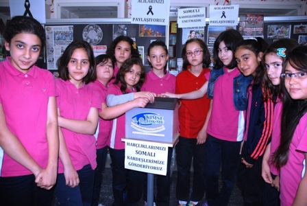 Harçlıklarını Somalı kardeşlerine gönderdiler