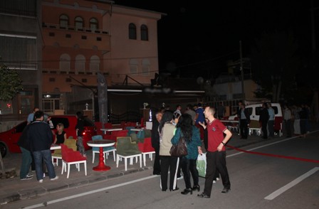 Kafe’de çıkan yangın paniğe neden oldu