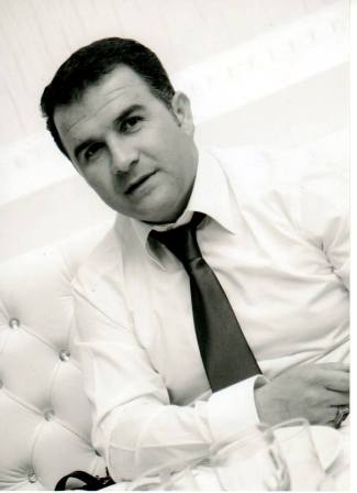 Cam sektörünün patronu kıskandırıyor