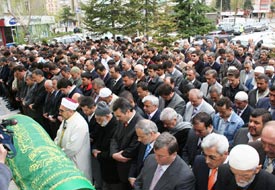 Meclis Üyesi Küçükkılıç toprağa verildi