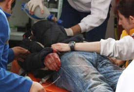 Otomobil motosiklete çarptı: 2 yaralı