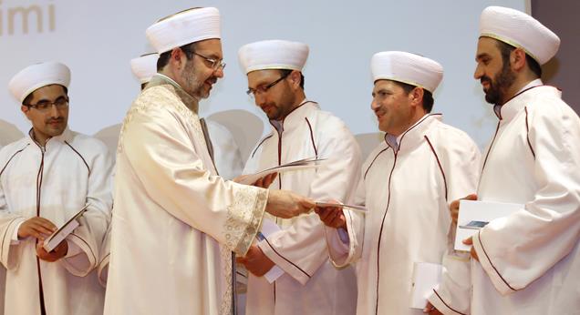 Mehmet Görmez: Eline kitap alan alim oldu!