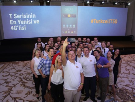 Türkiye’nin operatör markalı ilk 4G destekli telefonu tanıtıldı