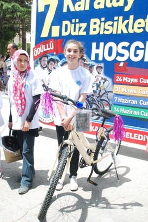 Yarışta kazandığı bisikleti Soma için bağışladı