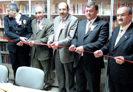 Polis merkezlerine kütüphane kuruldu