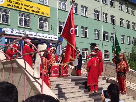 Öğrencilere ilginç uğurlama