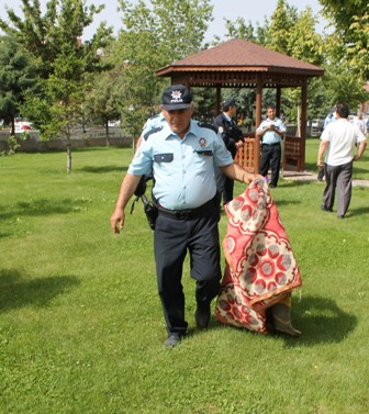 ADLİYEDE ŞÜPHELİ ÇANTA ALARMI