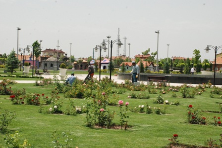Karatay'ın Parklarını Mevsimlik Çiçekler Süslüyor