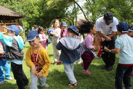 Miniklerden “Gangnam Style” dansı