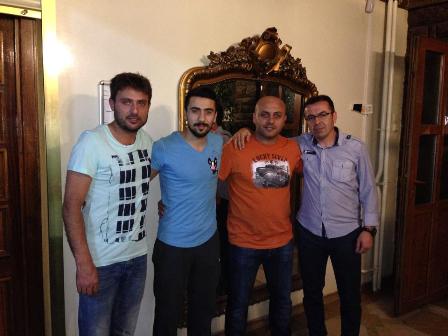 Eski dostlar eski günleri yad etmiş