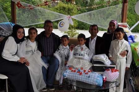 Mehmet Ali ile Furkan sünnet oldu.
