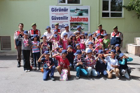 Beyşehir'de jandarmadan ilkokul öğrencilerine trafik eğitimi