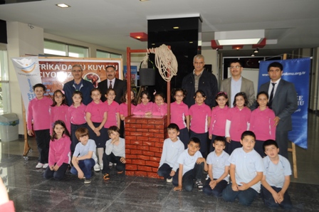 M. Özdemir’li öğrenciler Afrika’da iki su kuyu açtırıyor