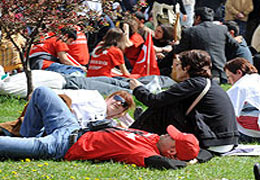 Biz Kaç Kişiyizciler kaç kişiydi?