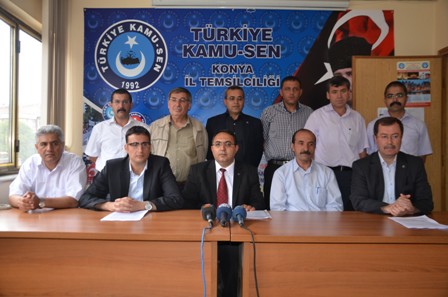 Kamu-Sen Türk bayrağının indirilmesini kınadı