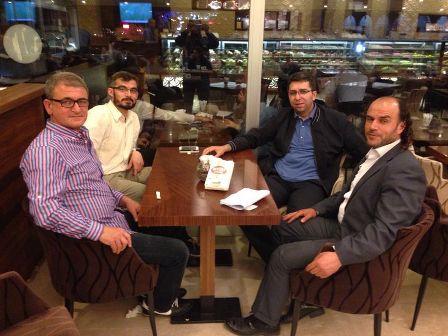 İstanbul pastanesinde çay keyfi