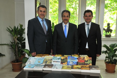 Akşehir Belediyesinden "Kim 500 Kitap İster Kampanyası"na destek