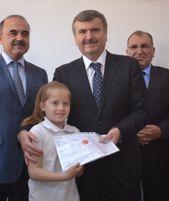 Konya ve Aksaray'da karne heyecanı