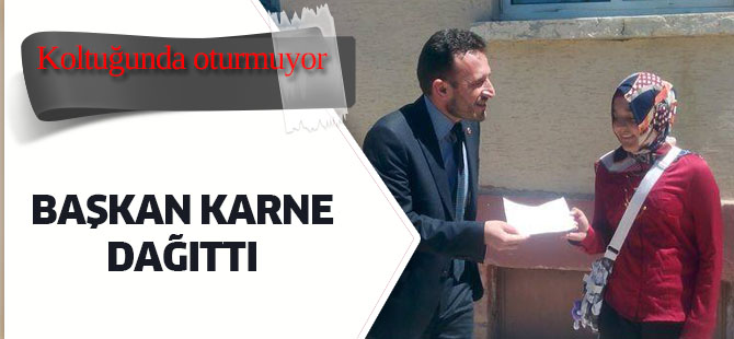 Başkan karne dağıttı
