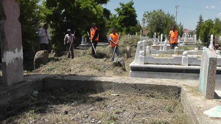 Kulu’da mezarlık düzenlemeleri sürüyor