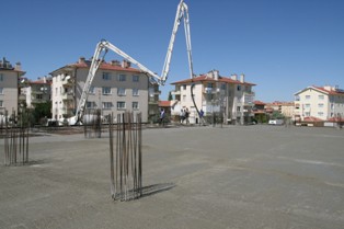 Kulu’da Yeşil Caminin 2. Katının betonu atıldı