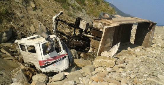 Kahramanmaraş'ta kamyon uçuruma yuvarlandı: 1 ölü