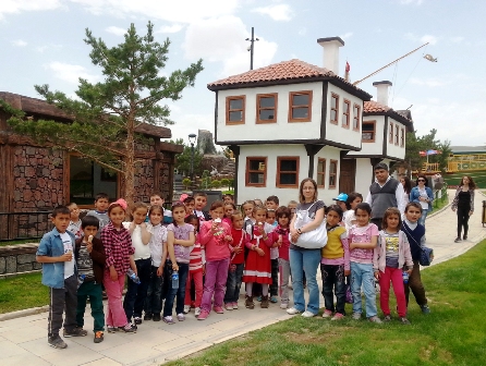 “Çevremi tanıyorum, ufkumu genişletiyorum”
