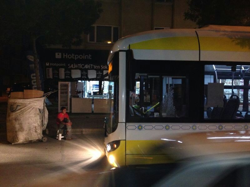Yol verme kavgasında otobüs kullanılamaz hale geldi