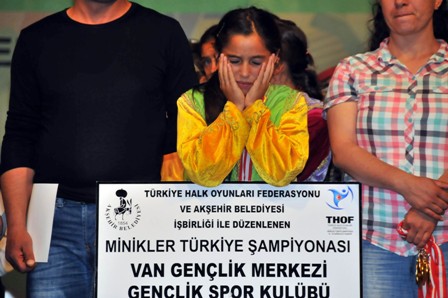 Akşehir’deki halkoyunları şampiyonasında ilk birincilik Erzurum’un