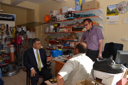 Özgüven'den esnaf ziyareti