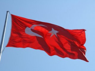 Bir Bayrak İndirme Olayı Daha!