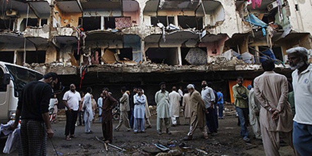 Pakistan'da bombalı saldırı: 35 yaralı