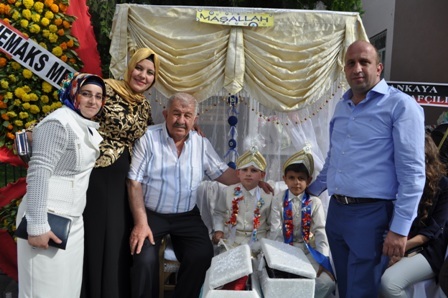 Katırcı ailesinde sünnet mutluluğu