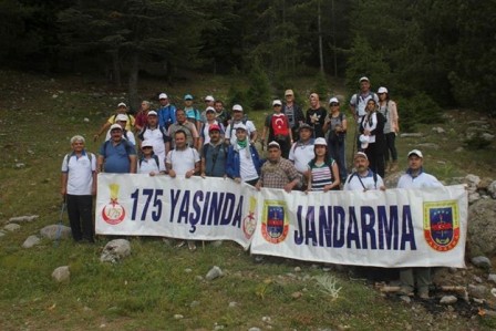 Doğaseverler Karagöl'e tırmandı