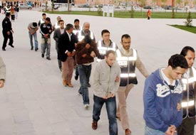 Uyuşturucu tacirleri adliyeye sevk edildi