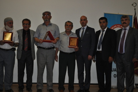 Berberler ve Kuaförler Odasından anlamlı plaket