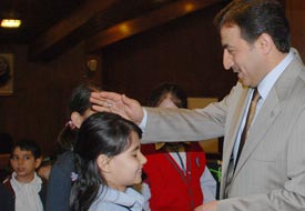 Tuzcuoğlu, miniklerle ders işledi