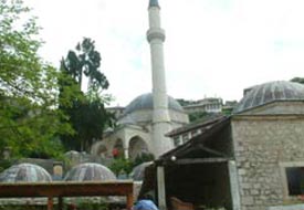 Bosna'daki camilerde ezan susmasın