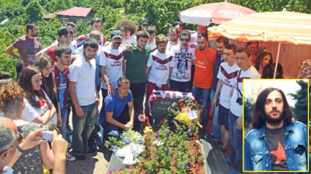 Sanatçı Kazım Koyuncu, mezarı başında anıldı