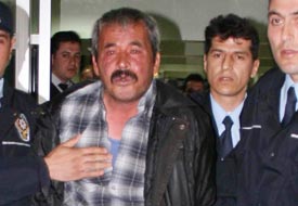 Alkollü baba oğlunu bıçakladı