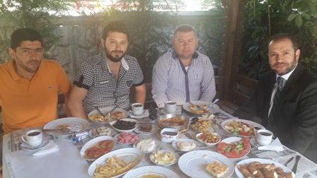 Salih Özkan’dan dostlarına kahvaltı