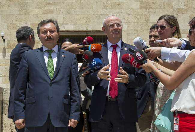 Cemaatçi vekiller Cumhurbaşkanı adaylarını açıkladı